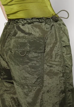 Iets Frans... Shiny Baggy Tech - Trousers -Esprid Shop 906eac81805344b599abba8ca6846d86 scaled