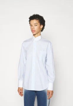 Victoria Beckham Oversized Mens - Button-Down Blouse - Sky Blue/White -Esprid Shop 931e7a9e7b594df8aa2036b674dff1a7 scaled
