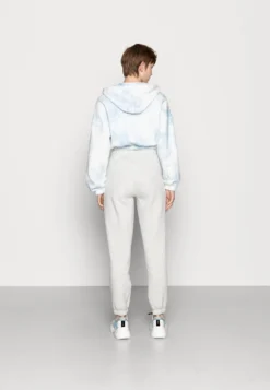 Gina Tricot Basic - Tracksuit Bottoms -Esprid Shop 976fb8e5fe294fb3a4033bad228d7a49 scaled