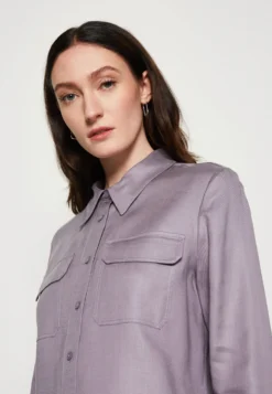 Calvin Klein Pocket Shirt - Button-Down Blouse - Purple Calla -Esprid Shop 980ef4f7f2be4ac98dd7e1564b38b9d6 scaled