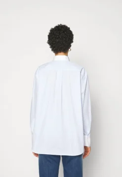 Victoria Beckham Oversized Mens - Button-Down Blouse - Sky Blue/White -Esprid Shop 990ee9dbe61a4ed0adb69b3e27a79021 scaled