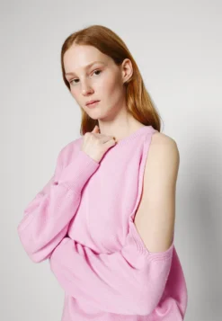 True Religion Cut Out Sweater Powder - Jumper - Lilac -Esprid Shop 99a7a3491b1c416488a3615a1cb5e901 scaled