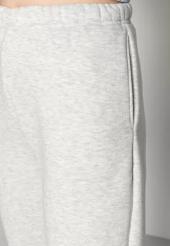 Gina Tricot Basic - Tracksuit Bottoms -Esprid Shop 9cdc00cf1c8848ef8045d7ed70ed9633 scaled