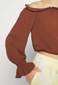 Visunny Off Shoulder Cropped - Blouse - Chocolate Fondant -Esprid Shop 9e8e8b237ecb4658a01da3bf18752583 scaled