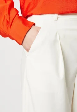 Gestuz Paula Wide Pants - Trousers - Egret -Esprid Shop a5335ebf1c434c29bea448cc3b5a8d89 scaled