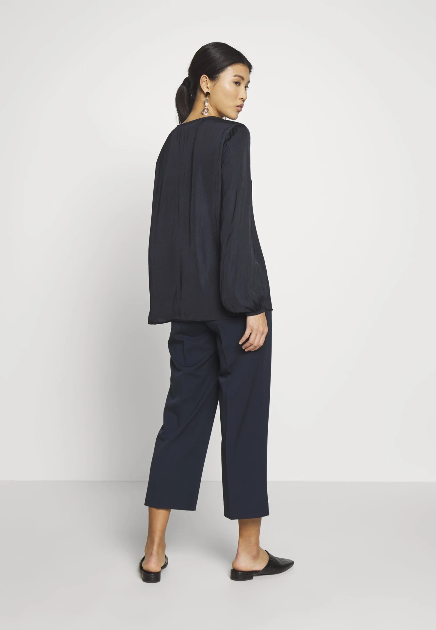 InWear Rinda Blouse - Blouse - Marine Blue 3 InWear Rinda Blouse - Blouse - Marine Blue - Image 3