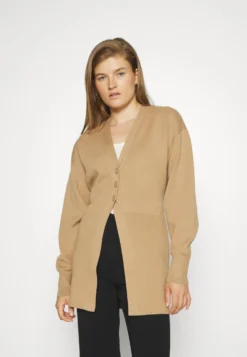 Boss Fanshui - Cardigan - Medium Beige -Esprid Shop a656d4f58b1c412480bd1ae4c7091a08 scaled