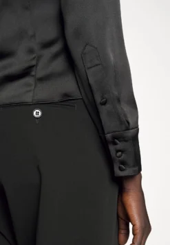 Alice + Olivia Willa - Button-Down Blouse - Black -Esprid Shop a91f1060ea0a4ebcb2a44363c00055be scaled