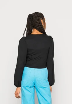 Monki Long Sleeved Top - Black Dark -Esprid Shop ac6c7bb6362644f5abb07c78af0a328d scaled
