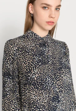 B.young Byjosa Puff Shirt - Button-Down Blouse - Copenhagen Night -Esprid Shop ad24f4842f1645bb90779ffbf42b0f7a scaled