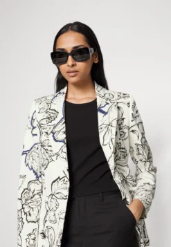 Marella Elenice - Blazer - Panna 9 Marella Elenice - Blazer - Panna -Esprid Shop b1458666a89c497e9563cbcada3a6ed7 scaled