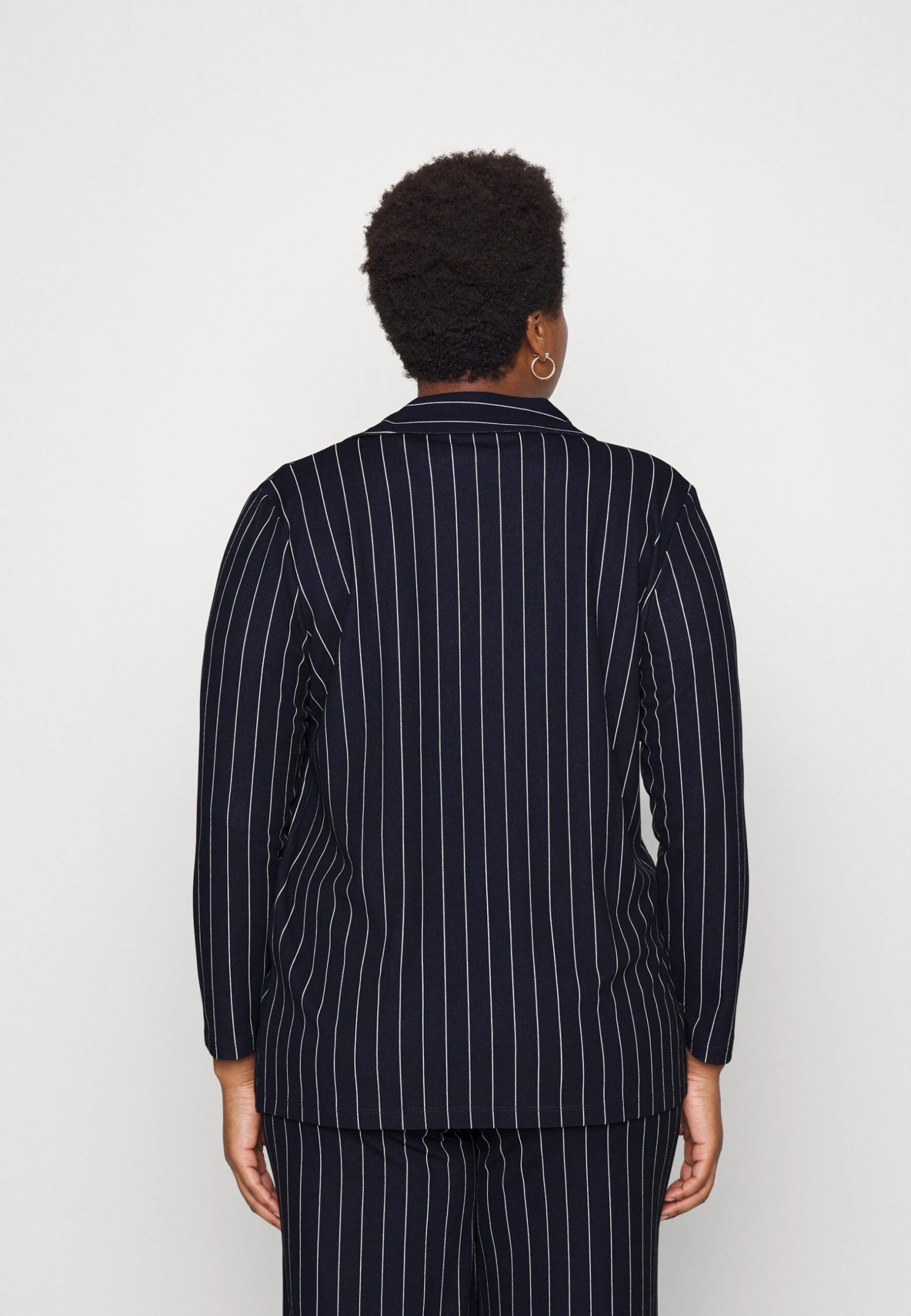 ONLY CARMAKOMA Carsania- Blazer - Night Sky Stripes/Cloud Dancer 3 ONLY CARMAKOMA Carsania- Blazer - Night Sky Stripes/Cloud Dancer - Image 3