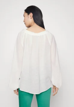 Nazario - Blouse - Bianco 8 Nazario - Blouse - Bianco -Esprid Shop b377fa0fd55a444d9b58d4d045df8378 scaled