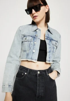 Calvin Klein Jeans Extreme Cropped Jacket - Denim Jacket - Denim Light -Esprid Shop b545f488415043318773992caad77331 scaled