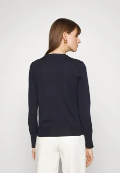 Filippa K R Neck - Jumper - Navy -Esprid Shop b653d956ef4f444fb3b8b126f2dbee64 scaled