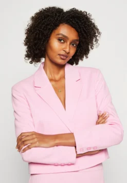 Billie Cropped - Blazer 9 Billie Cropped - Blazer -Esprid Shop b72cdac7a58e4e91b1ddbc5c8234dad4 scaled