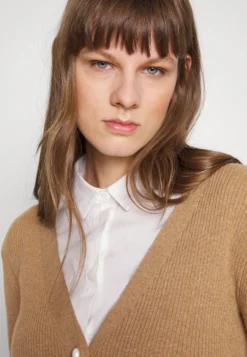 Mother Of Pearl Bethany - Cardigan - Praline -Esprid Shop bbf5cab22c80469a9e88d183249383bd scaled