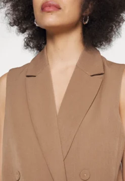 Yasloui Waistcoat - Waistcoat - Otter -Esprid Shop c105e613b6984da797015441a69951e2 scaled