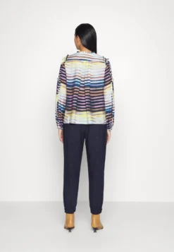 MUNTHE Dorset - Blouse - Rose 10 MUNTHE Dorset - Blouse - Rose -Esprid Shop c338682f950442859405aa3ef6a7be36 scaled