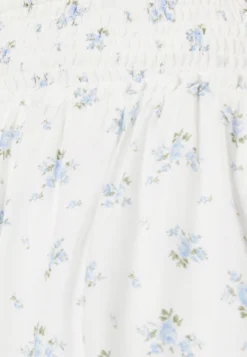 Hollister Co. Flirty Femme- Mini Skirt - White/Blue -Esprid Shop c3f48c1e12ec420b8d061af22bf05bc8 scaled