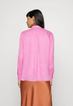 Twist & Tango Claudia - Button-Down Blouse - Azalea Pink -Esprid Shop c62035f23f5e4cc2954047431d85afa8 scaled