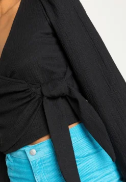 Monki Long Sleeved Top - Black Dark -Esprid Shop c717fb8a34494593a35a28a473c34fcf scaled