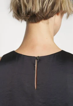 THEORY Racer Tank Crush - Blouse -Esprid Shop cf7ec103d5384bf2b2e488c911cf4219 scaled