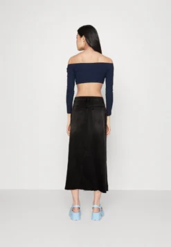 Monki Denim Skirt - Black -Esprid Shop d482d1109dc44a06be8068722c43b869 scaled