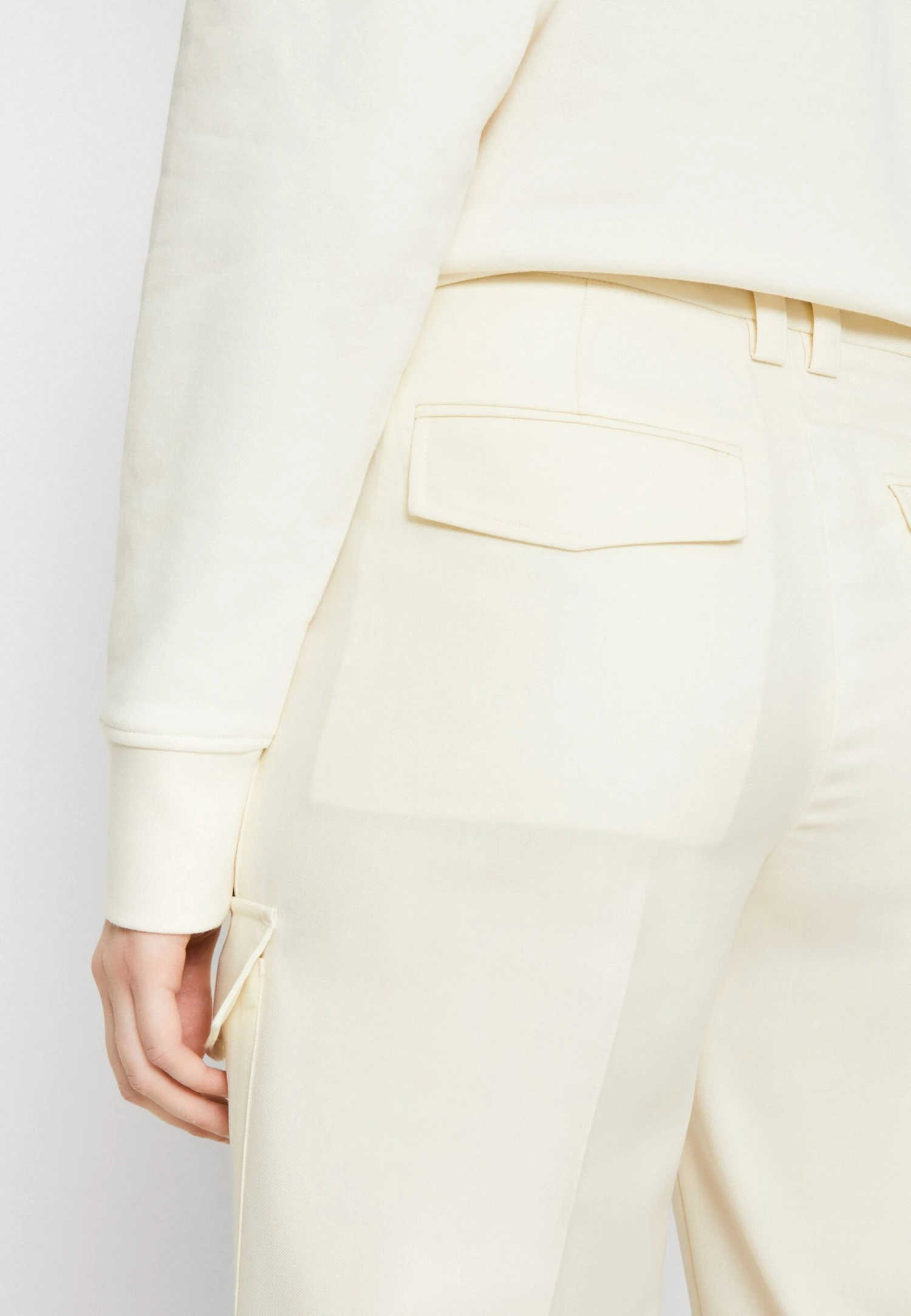 Gant Fluid Pants - Cargo Trousers - Cream 4 Gant Fluid Pants - Cargo Trousers - Cream - Image 4