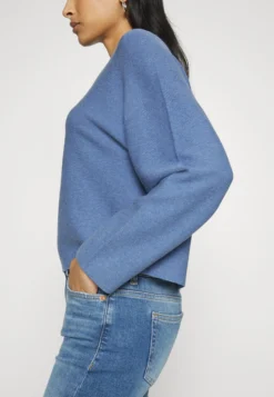 DRYKORN Meami - Jumper - Blue -Esprid Shop d6d887b6781342768d15cc404d91d114 scaled