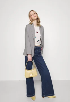 MAX & Co. Fastoso - Blazer - Light Grey -Esprid Shop d7e4b95c594e4c56aa480efaef25bd1f scaled