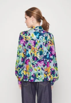 Yasannina Shirt - Button-Down Blouse - Blue -Esprid Shop d9d95470f924428aa8e91ea9674ecb9e scaled