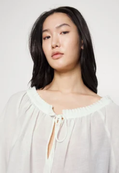 Nazario - Blouse - Bianco 9 Nazario - Blouse - Bianco -Esprid Shop e0ecbfd43cde453eb820e1eafcab7a6b scaled