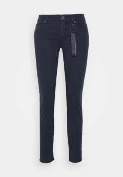 Marc O'Polo Lulea - Trousers - Midnight Blue 8 Marc O'Polo Lulea - Trousers - Midnight Blue -Esprid Shop e1e7404d91af4c99b11bcda89daa1e32 scaled