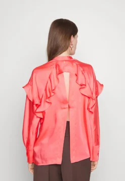 Edition Geranimo Drapy - Button-Down Blouse - Sunkist Coral -Esprid Shop e3d12714b6894fdb8e4d83401ac12c59 scaled