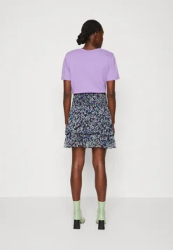 Saint Tropez Tikasz Skirt - Mini Skirt - Night Backyard -Esprid Shop e5c0e20aca564382a58670760613c7e4 scaled