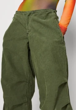 BDG Urban Outfitters Baggy Tech Pant - Trousers -Esprid Shop e70d0f7cc0f940b6b1581160f813061e scaled