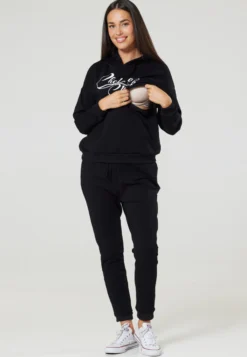 Happy Mama Maternity With White Logo - Tracksuit - Black -Esprid Shop e7bc328e8fb94433b86dac97b12d5e05 scaled