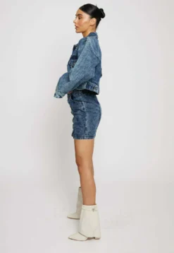 CroppedBell Sleeve - Denim Jacket -Esprid Shop ed3252fcaffe41578733985a9d5dc310