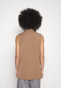 Yasloui Waistcoat - Waistcoat - Otter -Esprid Shop eeca813cc98640c4804f68f93ba1ea2d scaled