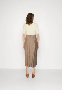 Stylein Wrap Skirt - Nougat -Esprid Shop f01cef602dc446ffadae0e80a461a893 scaled