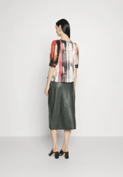 DKNY 3/4 Mix Media - Blouse - Amalfi Pink/Pristine Multi 7 DKNY 3/4 Mix Media - Blouse - Amalfi Pink/Pristine Multi -Esprid Shop f1abaad1151f482d9f6ae861031f186a scaled