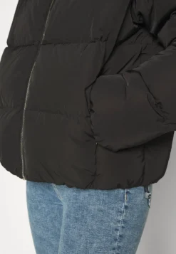 Colmar Originals Down Jacket - Black -Esprid Shop f2859afb2a4342369821e997766657df scaled