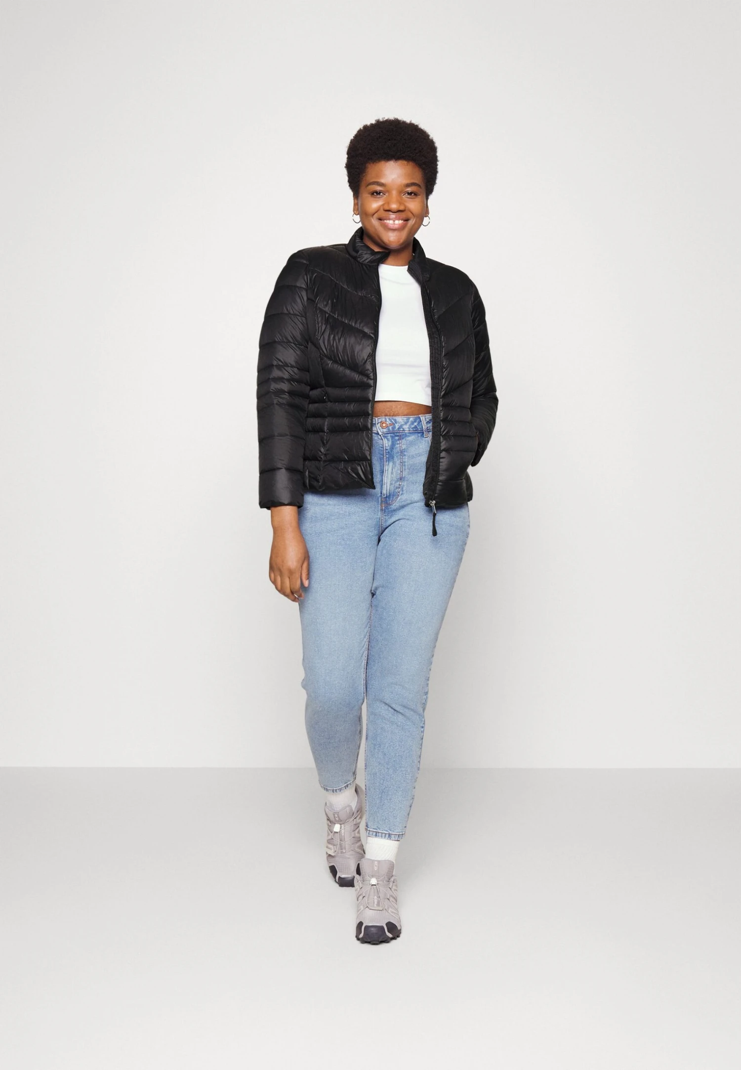 Vero Moda Curve Vmsorayasiv Short Jacket - Light Jacket 2 Vero Moda Curve Vmsorayasiv Short Jacket - Light Jacket - Image 2