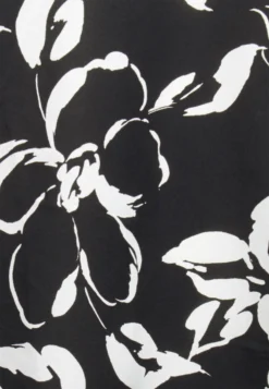 Vero Moda Curve Vmpolliana V-Neck Top- Blouse - Black/Polliana -Esprid Shop fb90facbebb84c11b1b29a131fe39080 scaled