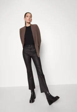 Objbelle Coated Flared Pants - Trousers 9 Objbelle Coated Flared Pants - Trousers -Esprid Shop ffd24dfb7f044089abfba4d644c977c0 scaled